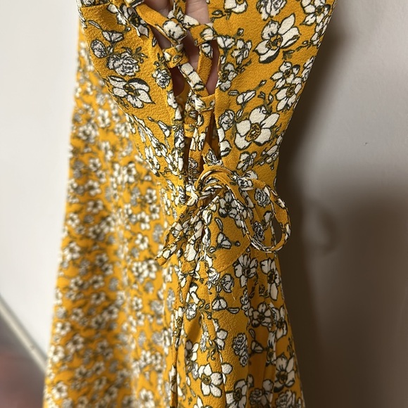 Super Cute Divided by H&M Mustard Floral Sleeveless Dress US Size 10, Side Ties - Picture 4 of 8